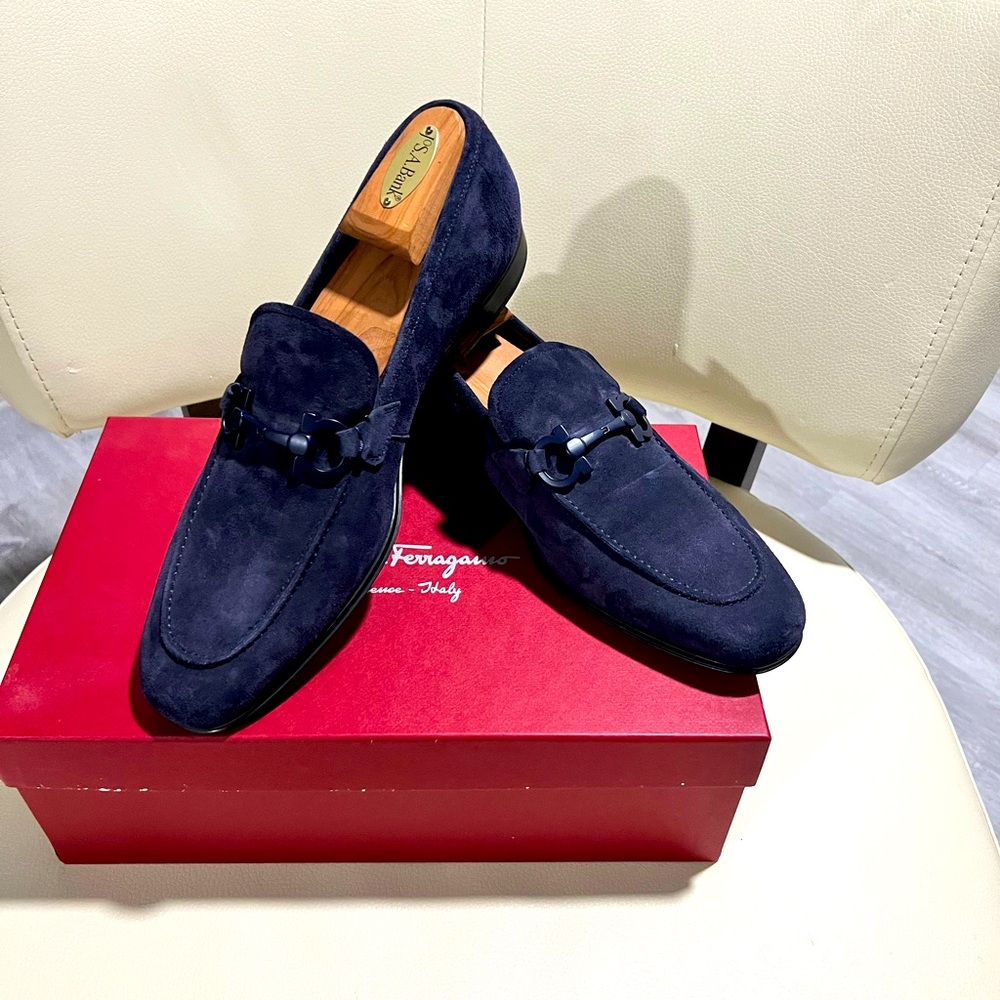 🔴 EUC Salvatore Ferragamo suede loafers